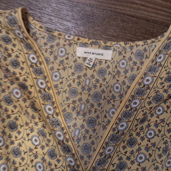 Max Studio Floral Yellow Wrap Top Size M - Picture 2 of 4